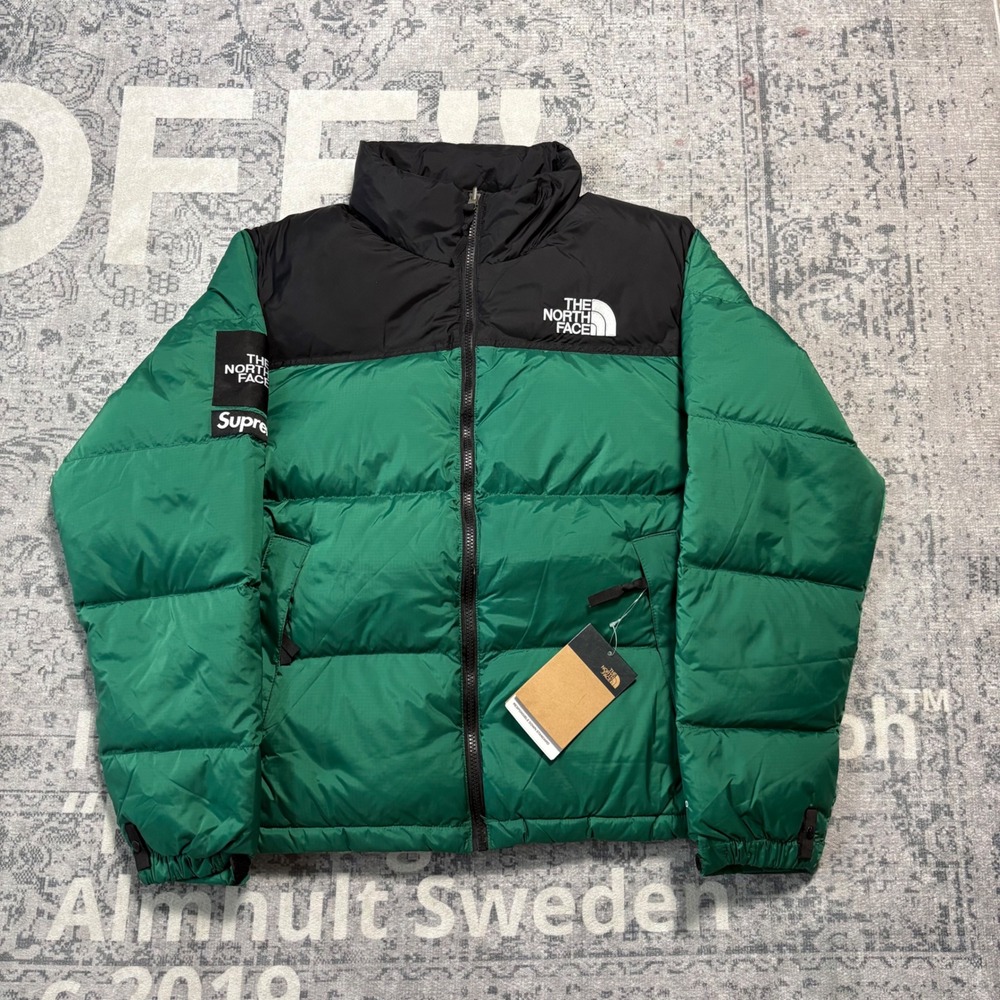 Supreme The North Face Nuptse Jacket Mens Evergreen Small NWT NF0A8BFUNL1-S 700